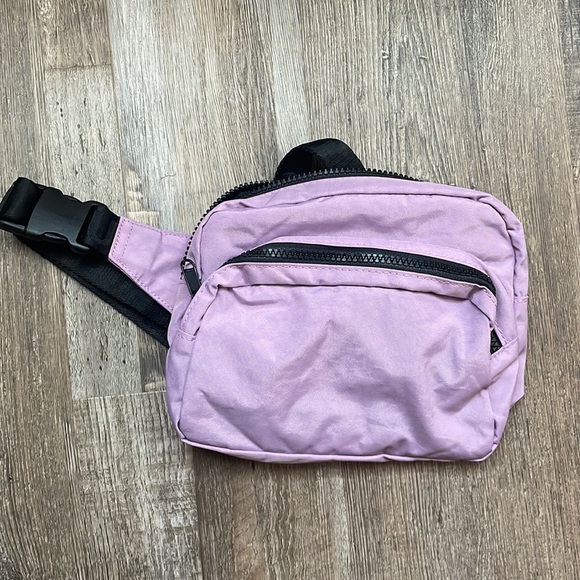 Baggu Medium Nylon fanny Bag, Lavendar - Picture 3 of 8
